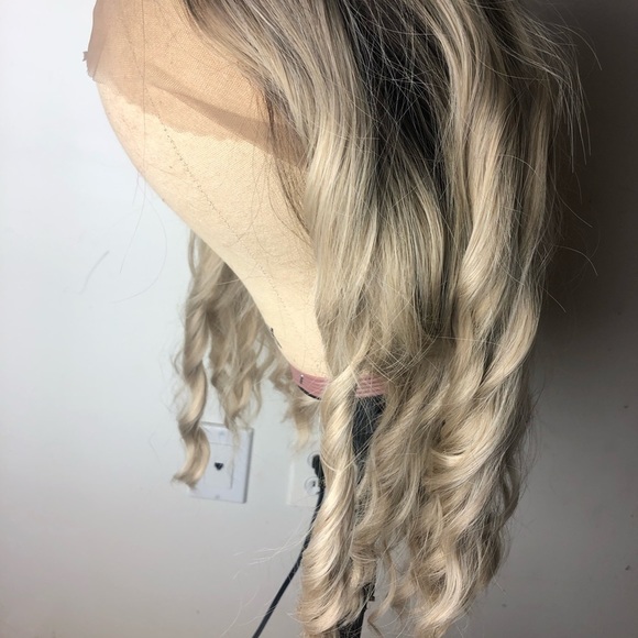 ?Tiffani 18”   Blonde & Dark Roots Wavy bob Wig?